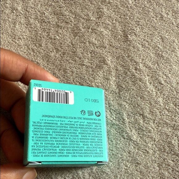 Benefit The POREfessional Smooth Sip Moisturizer - Aqua and White NIP - Picture 4 of 6